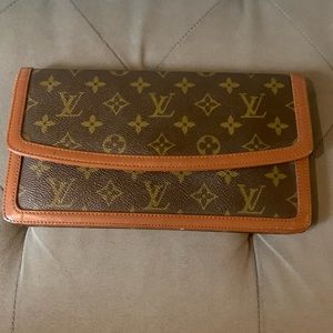 Vintage LV clutches 1980